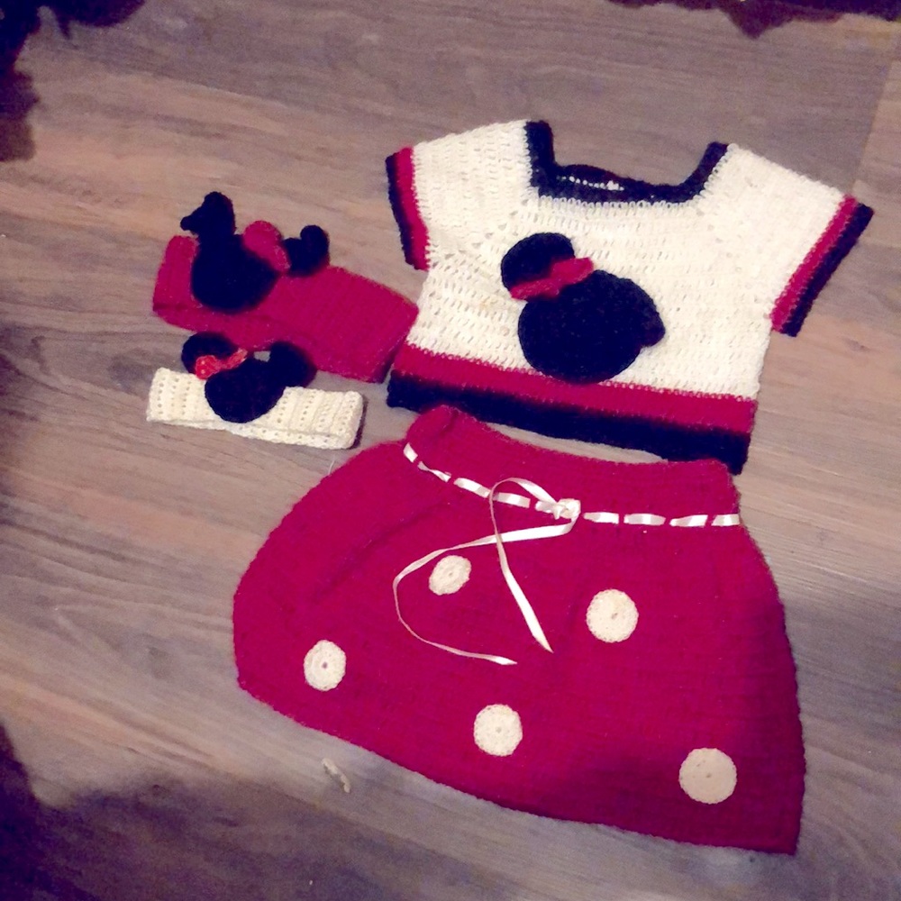 Krochet Mickey Mouse set with two head bands 70
